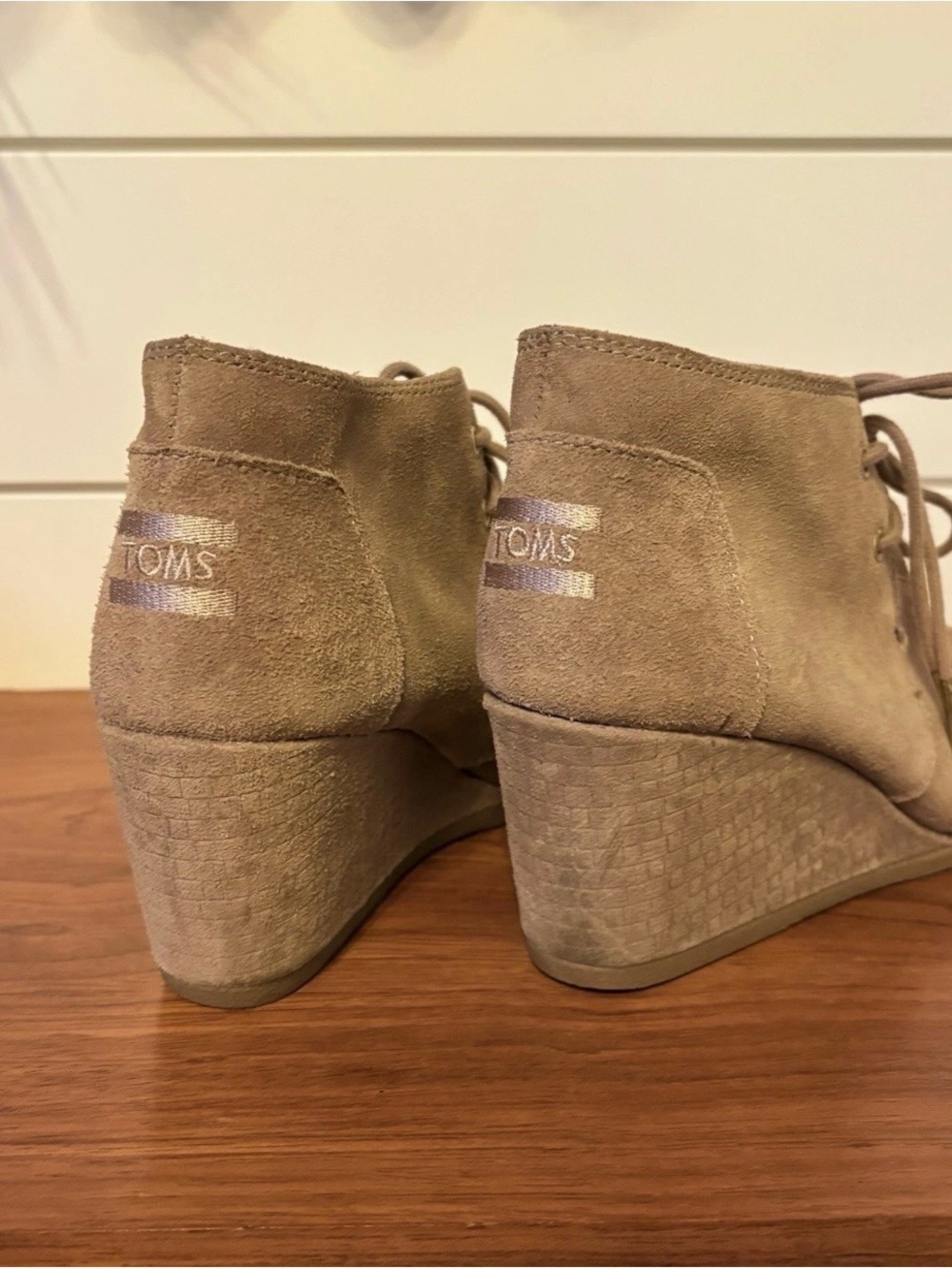 TOMS Women’s Desert Wedge Lace Up Booties Boots Tan Suede Boho Chic Fashion Sz 8 - Picture 5 of 7